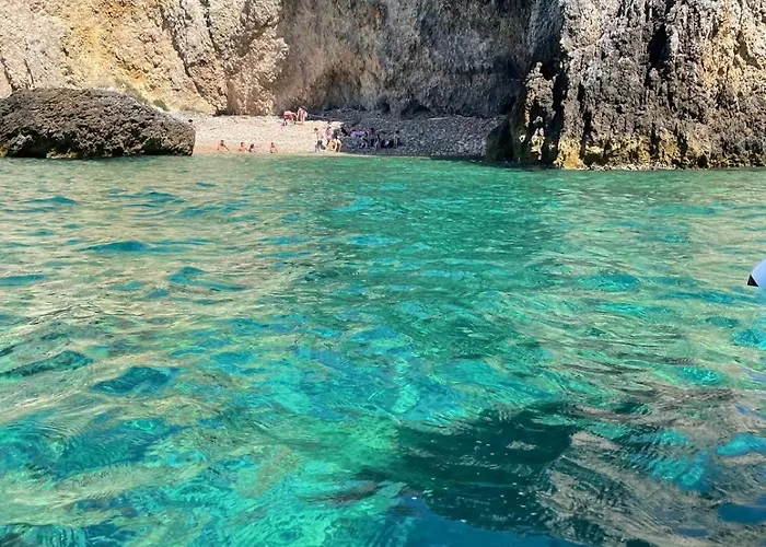 Aura Bed & Breakfast 4*